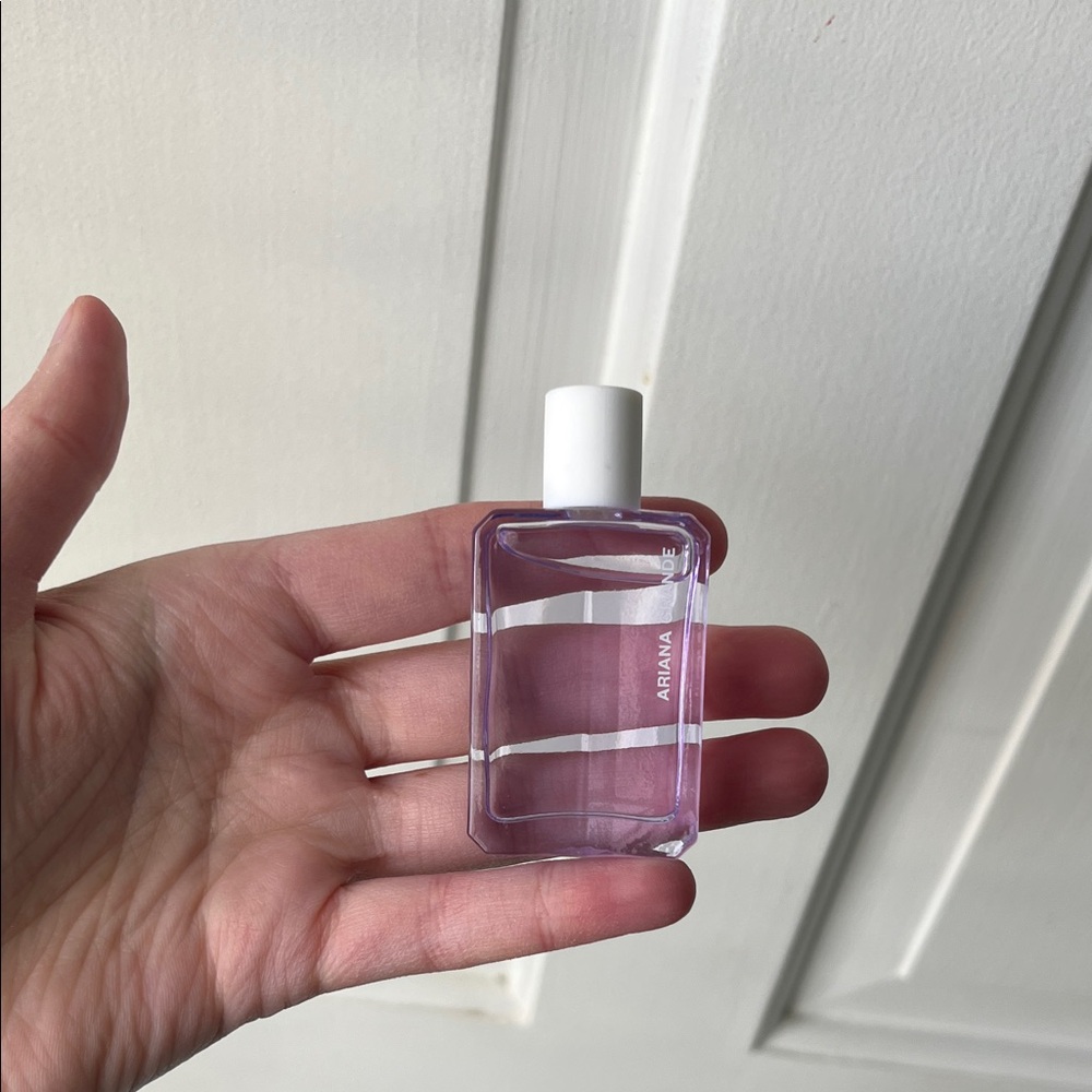 New Ariana Grande God Is A Woman Eau De Parfum Mini Travel Perfume 0.25oz/7.5ml - Picture 4 of 7